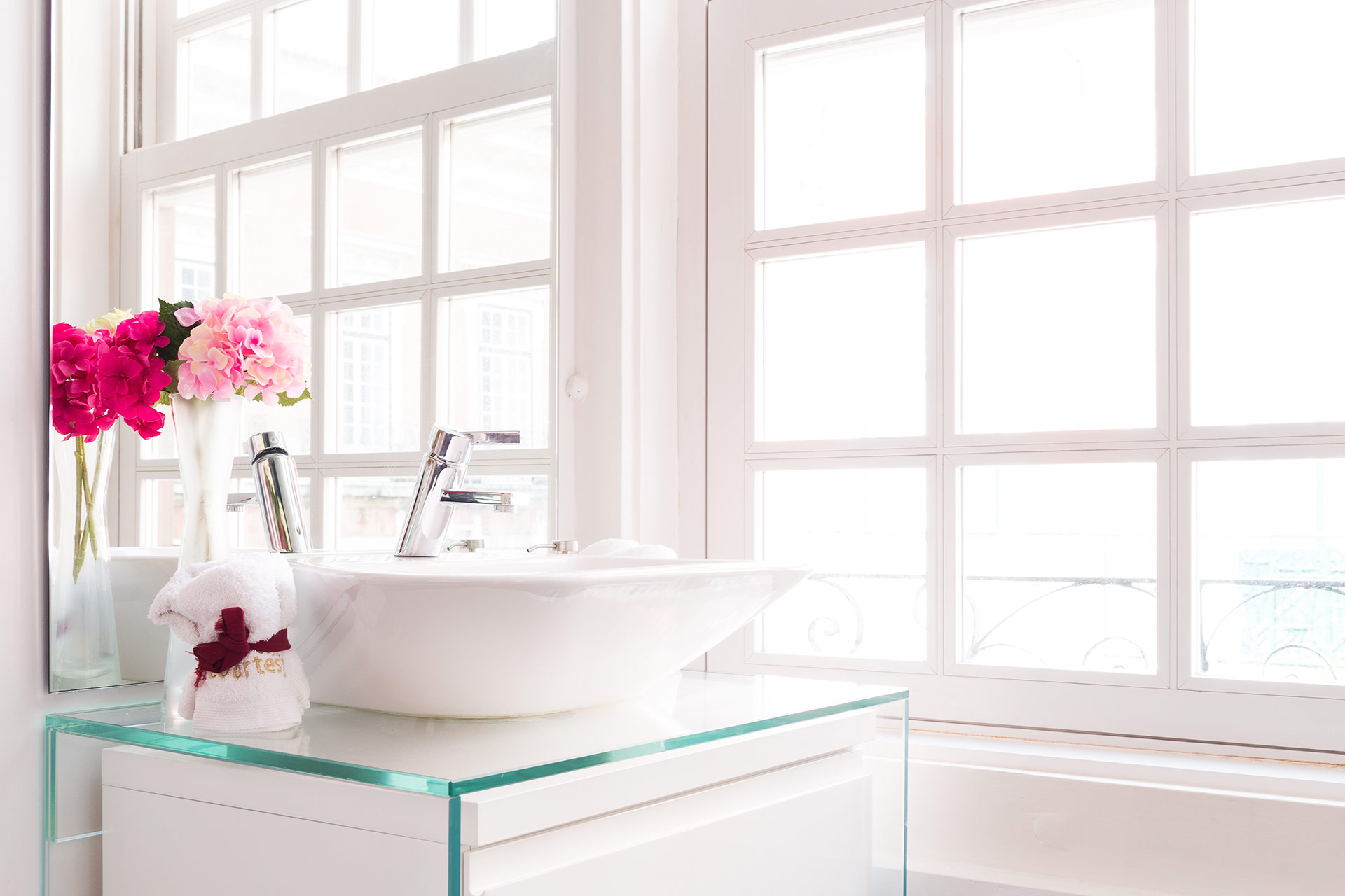 The Vanity That Makes Every Morning Feel Like a Luxury Escape