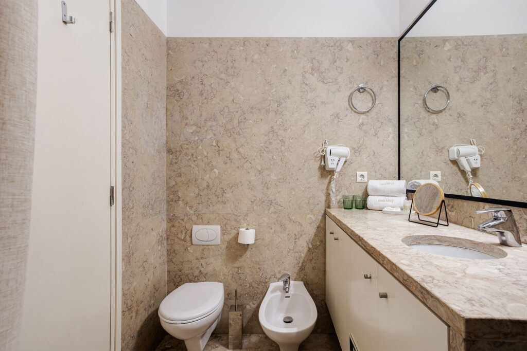 Chiado Comfy & Prime Location with Parking Space