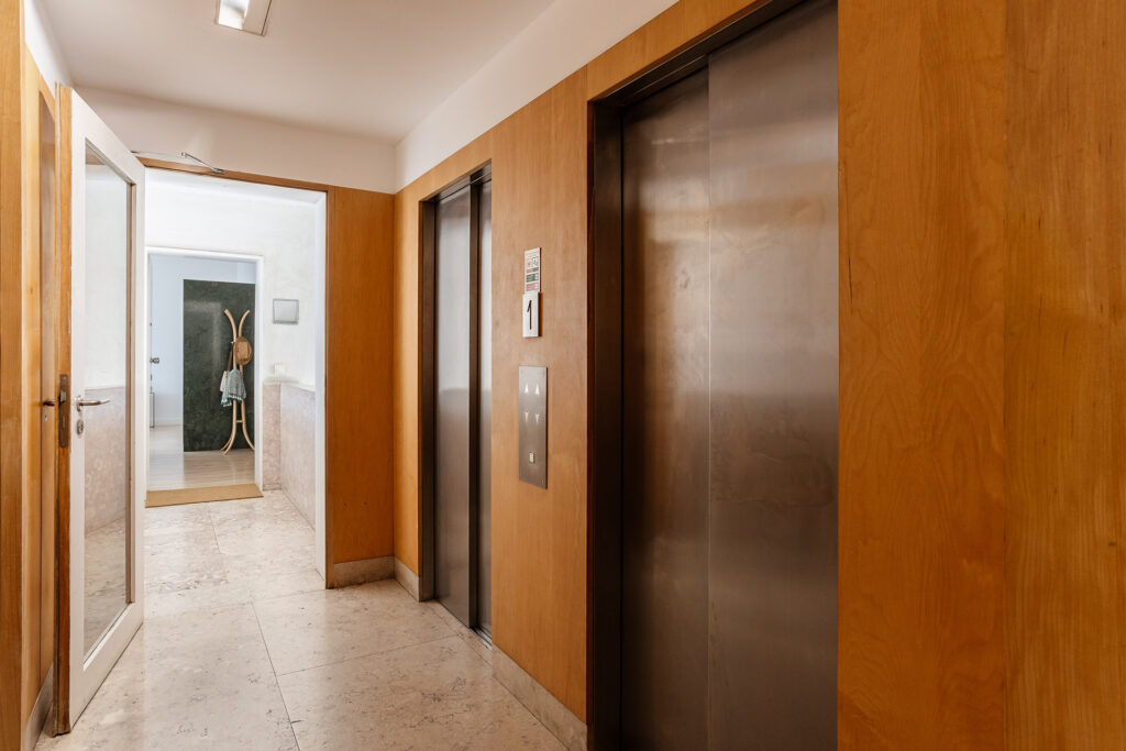Chiado Comfy & Prime Location with Parking Space