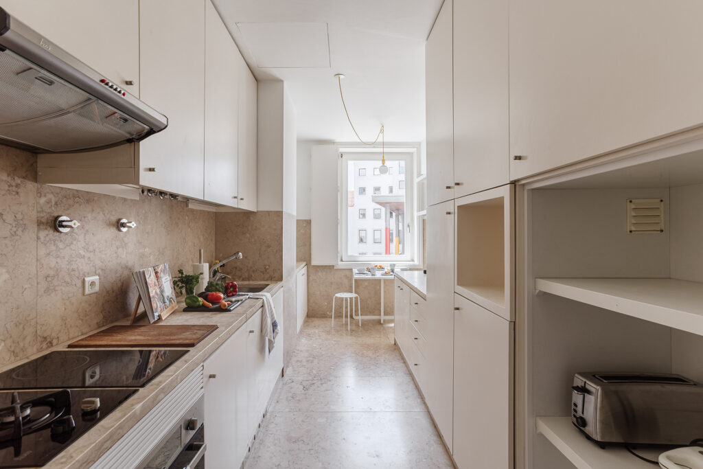 Chiado Comfy & Prime Location with Parking Space